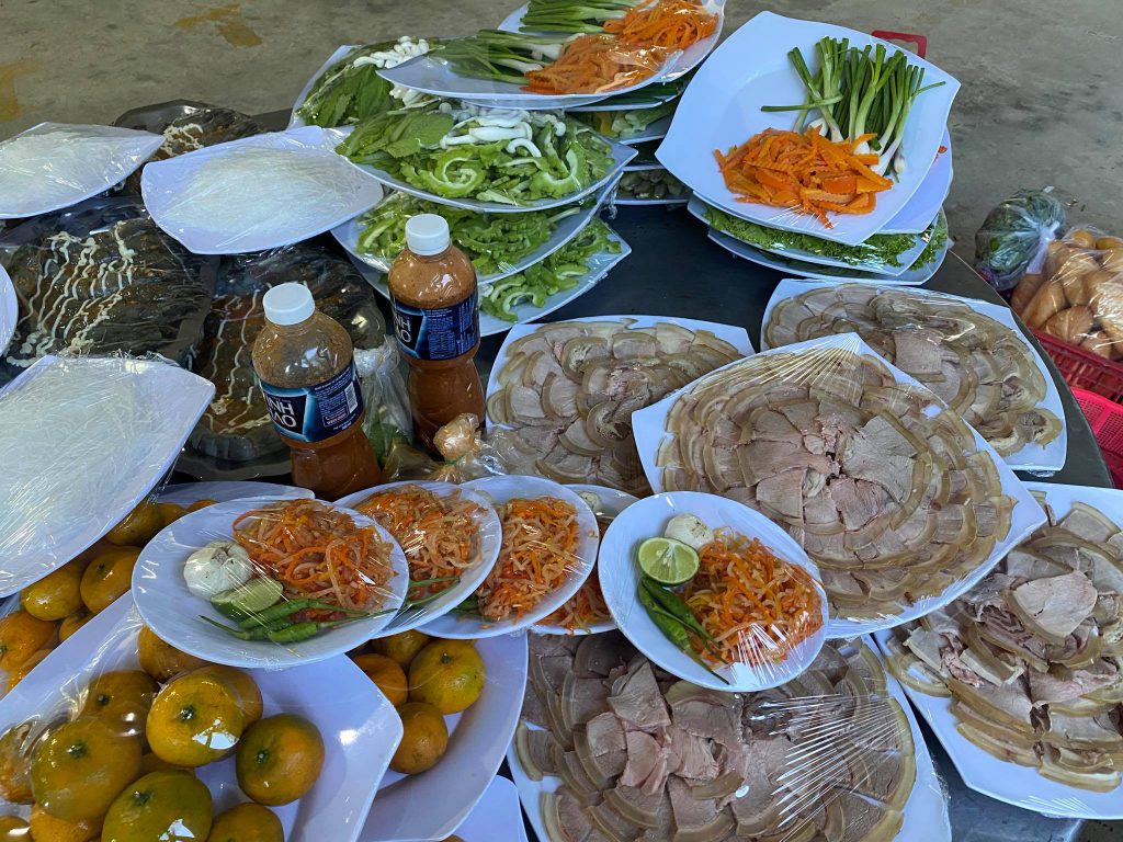 món ăn tiệc cưới