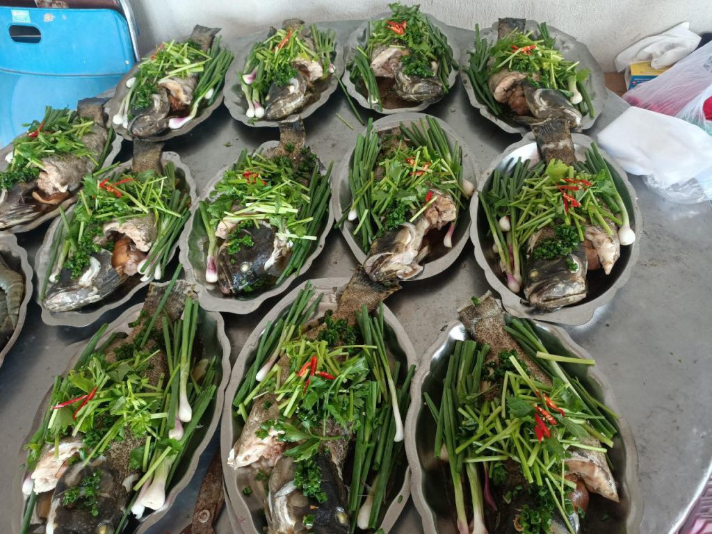 món ăn tiệc cưới