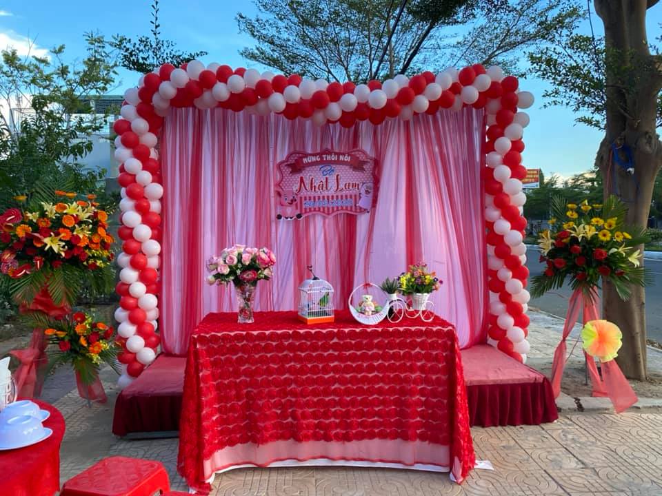 Đặt tiệc thôi nôi